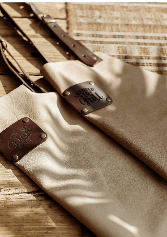 Leren Schort met naam licht grijs