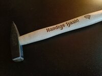 Hamer met gravure